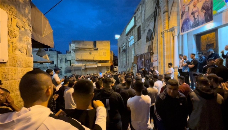 آلاف الفلسطينيين يحيون (الفجر العظيم)