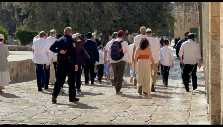 عشرات المستوطنين يقتحمون المسجد الأقصى