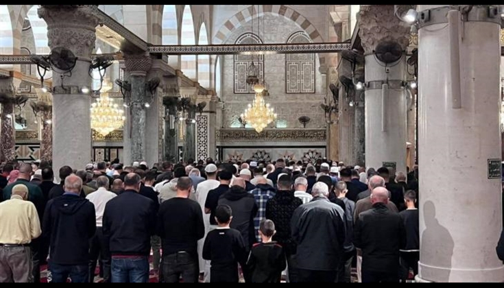 الآلاف يلبون نداء الفجر العظيم في المسجد الأقصى