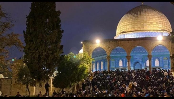 الآلاف يلبون نداء الفجر العظيم في المسجدين "الأقصى" و"الإبراهيمي"