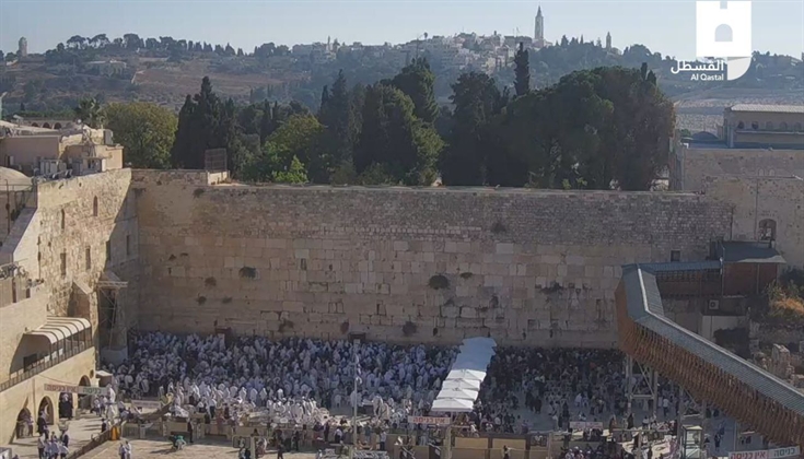 طواقم الاحتلال تواصل العمل على توسيع جسر المغاربة التهويدي