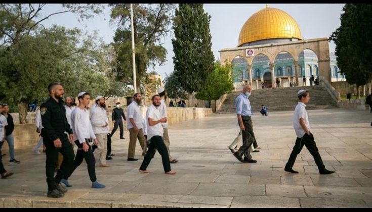 عشرات المستوطنين يقتحمون المسجد الأقصى