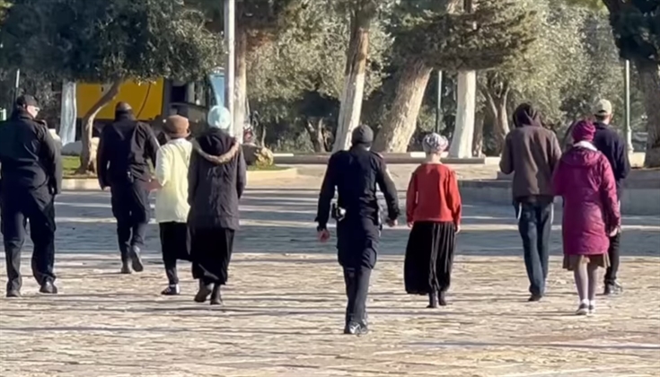 عشرات المستوطنين يقتحمون المسجد الأقصى