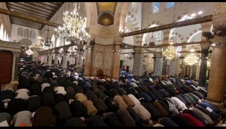 الآلاف يلبون نداء الفجر العظيم في المسجدين "الأقصى" و"الإبراهيمي"