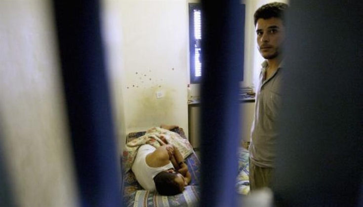"واعد": 750 أسيراً مريضاً داخل سجون الاحتلال