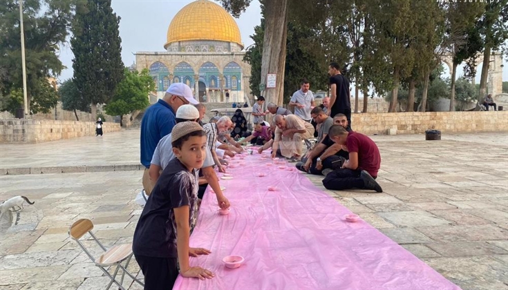 الإفطار في الأقصى.. طريقة مقاومة تُجسد ارتباط الفلسطينيين بمسجدهم