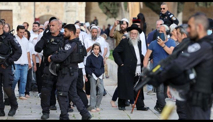 300 مستوطن يقتحمون المسجد الأقصى في عيد "العرش"