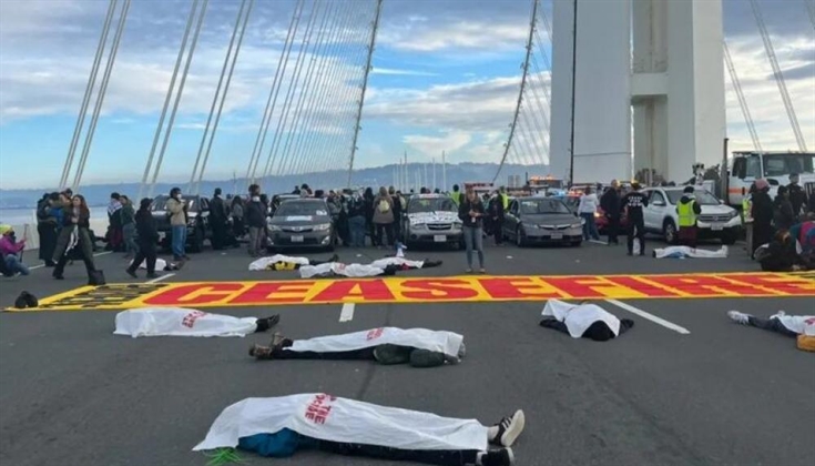 متظاهرون يغلقون جسرًا في أمريكا تنديدًا بعدوان الاحتلال على غزة