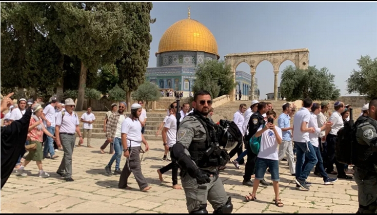 58 مستوطنًا و43 طالبًا يهوديًا يقتحمون المسجد الأقصى