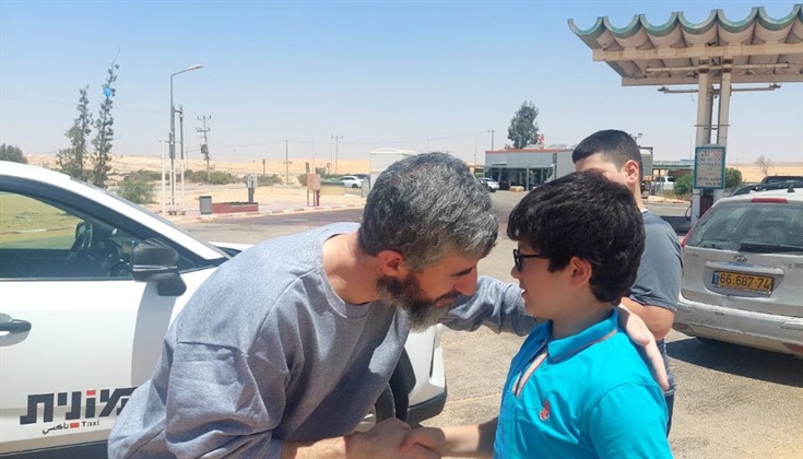 الأسير المقدسي ماجد الجعبة يعانق الحرية بعد 8 شهور من الاعتقال