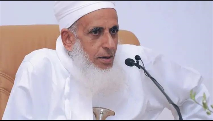 مفتي عُمان يدعو المسلمين إلى التبرع لغزة من أجل “القوت والسلاح”