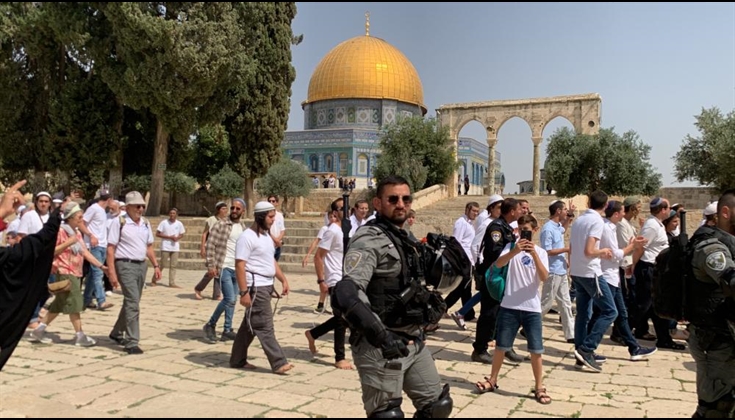 مستوطنون يقتحمون المسجد الأقصى بحماية شرطة الاحتلال