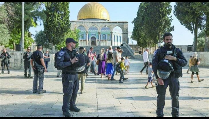 مستوطنون يقتحمون المسجد الأقصى بحماية جنود الاحتلال