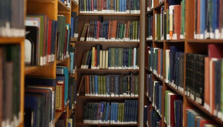 تضم 6 آلاف كتاب.. مكتبة أردنية تحتفظ بتاريخ القدس