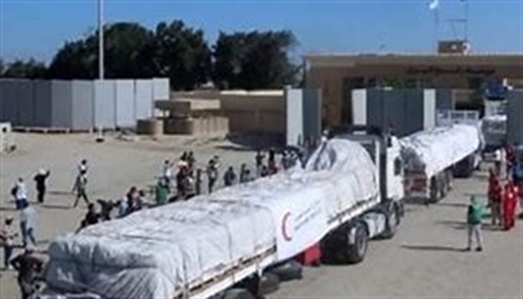 شاحنتان محملتان بالأكفان تصلان غزة ضمن المساعدات