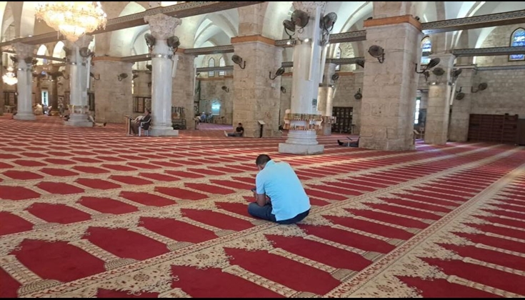 سمّح بدخول أعداد محدودة.. الاحتلال يُغلق أبواب الأقصى
