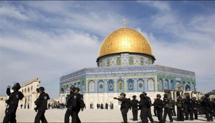 محافظة القدس: الاحتلال يفرض "سياسةً جديدةً" على المصلِّين بالأقصى