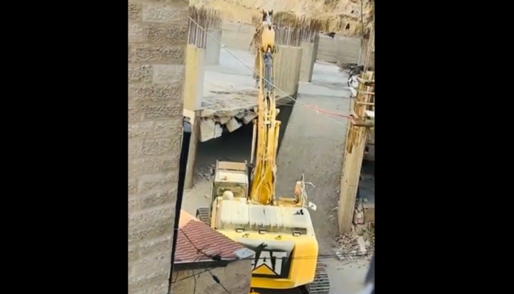 الاحتلال يهدم بناية سكنية ويعتقل طفلين في القدس