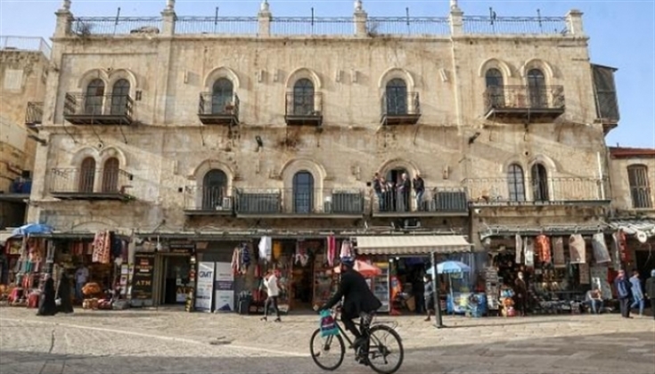 كيف يعيد اليمين الاستيطاني تشكيل هوية القدس بشراء العقارات