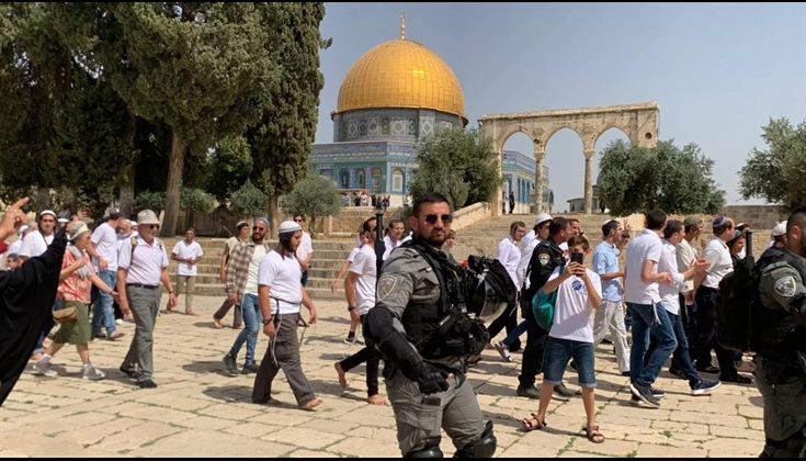 عشرات المستوطنين يقتحمون الأقصى المبارك بحماية مشددة من الشرطة