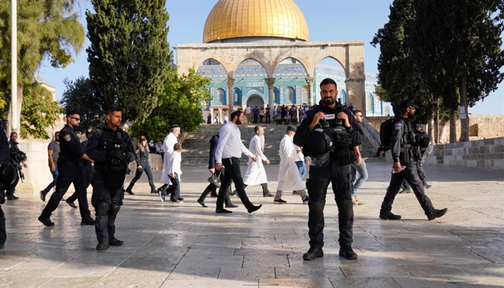 125 مستوطنًا يقتحمون باحات الأقصى