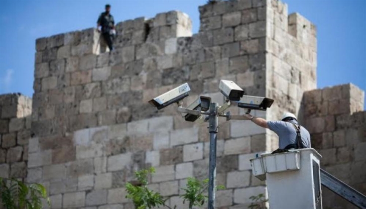 القدس.. الاحتلال يهجر مائة فلسطيني بهدم بناية سكنية