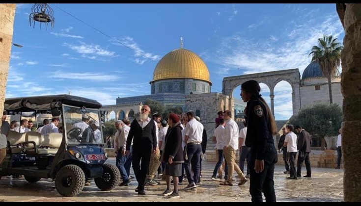 عشرات المستوطنين يقتحمون الأقصى المبارك بحماية مشددة من الشرطة