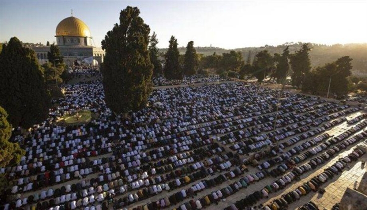 50 ألفًا يؤدون صلاة الجمعة في المسجد الأقصى