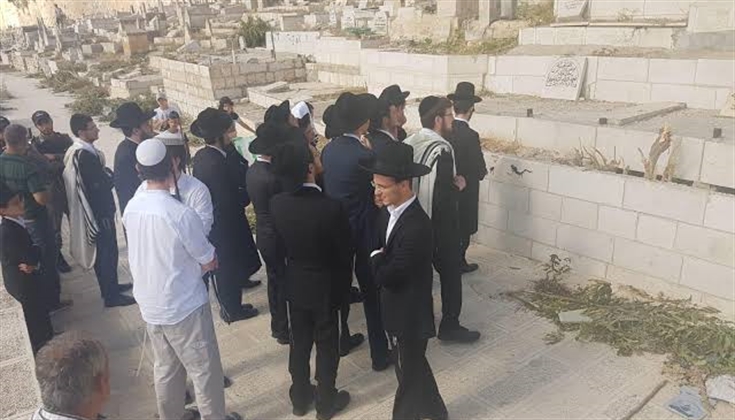 مستوطنون يحطمون شواهد قبور إسلامية في القدس المحتلة