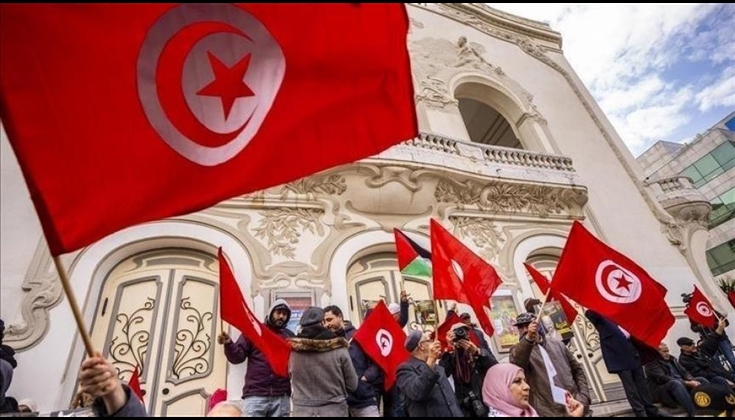 تونس.. وقفة تضامن مع غزة وإحياء لـ "يوم الشهيد الفلسطيني"