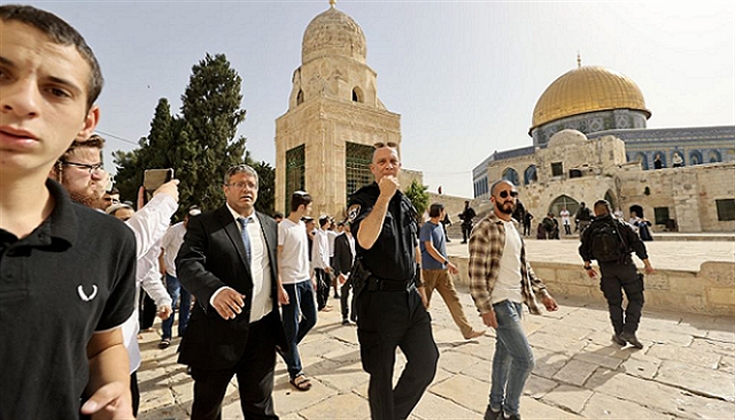 بن غفير وعشرات المستوطنين يقتحمون المسجد الأقصى