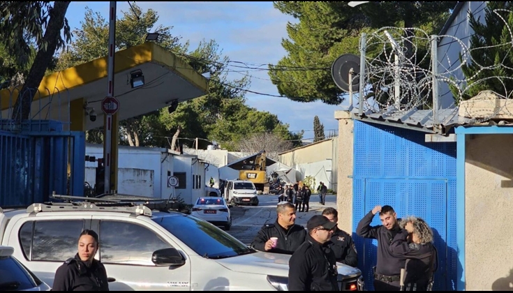 سلطات الاحتلال تهدم منشآت داخل مقر"أونروا" في القدس