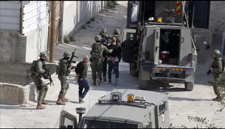 حملة اعتقالات واسعة بالضفة الغربية تطال أسرى محررين و3سيدات