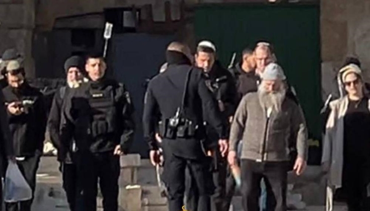 عشرات المستوطنين يقتحمون الأقصى ويؤدون طقوسًا تلمودية