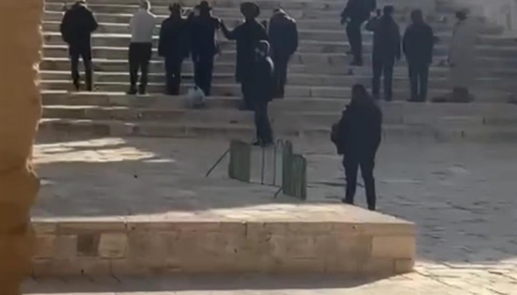 مستوطنون يقتحمون باحات الأقصى ويؤدون طقوسًا تلمودية قرب الصخرة