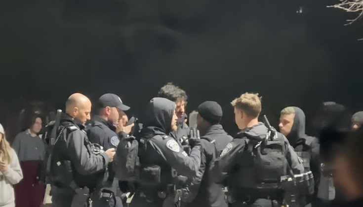 قوات الاحتلال تقتحم باحات الأقصى خلال صلاة التراويح