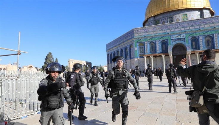 الاحتلال يقرر إبعاد 3 مقدسيين عن المسجد الأقصى لمدة 6 أشهر