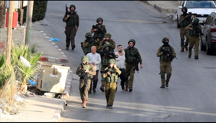 سرقة مبالغ مالية ومصاغ ذهبي خلال مداهمة الاحتلال لبلدات القدس