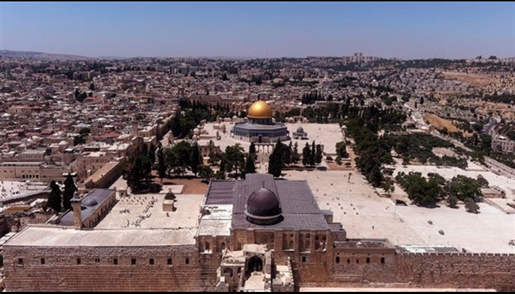 سلطات الاحتلال تبعد أسيرا محررا عن الأقصى وتفرج عن زوجين مقدسيين