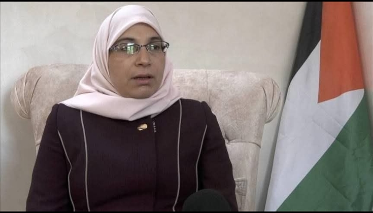 قوات الاحتلال تعتقل الصحفية لمى خاطر وعددًا من الشبان في الخليل