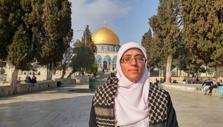 الاحتلال يمنع المقدسية خديجة خويص من السفر حتى آب