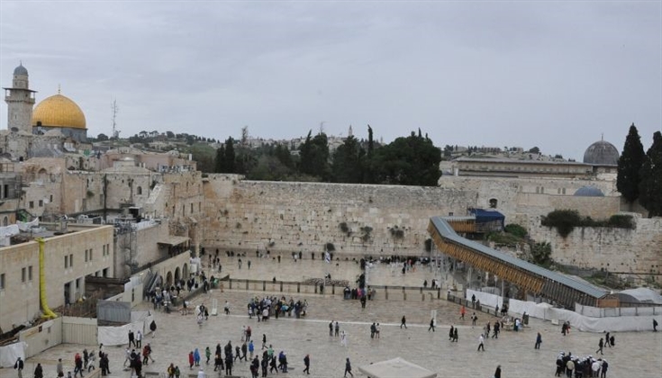 الأقصى اليوم..100مستوطن بطريقهم للبراق والساحات خالية من المصليين