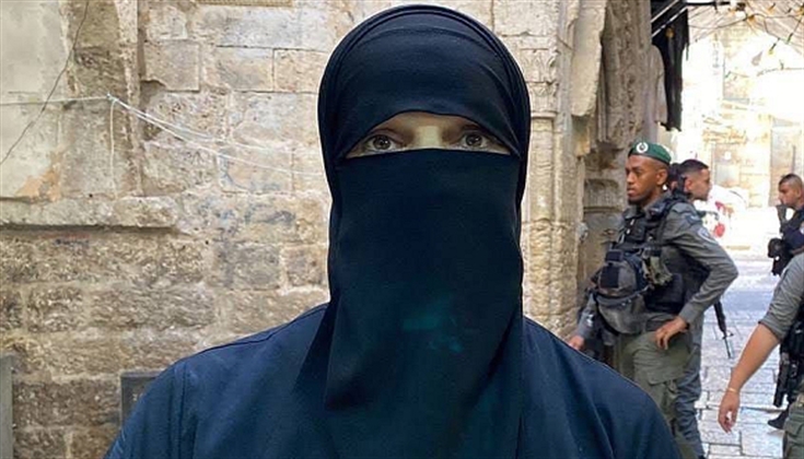 الاحتلال يفرج عن المرابطة منتهى أمارة مع قرار إبعاد عن الأقصى