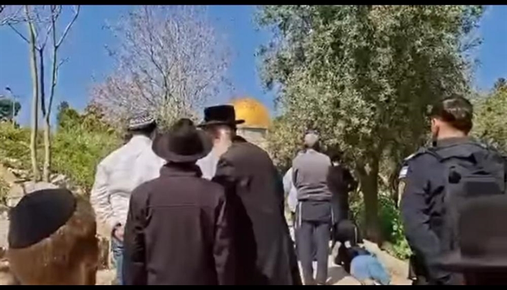 120 مستوطنًا يقتحمون باحات الأقصى ويؤدون صلوات تلمودية