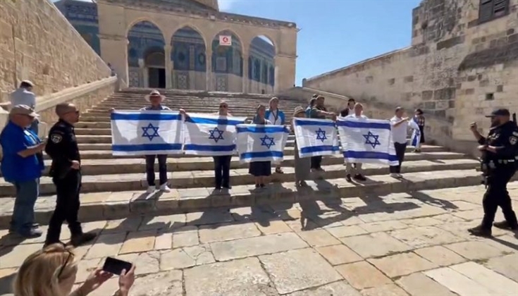 مستوطنون يقتحمون المسجد الأقصى ويرددون النشيد الإسرائيلي في باحات
