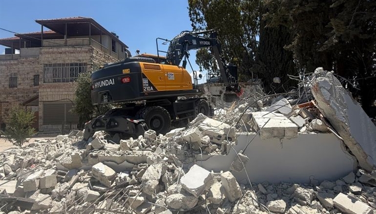 الاحتلال يجبر 7 فلسطينيين بالقدس على هدم منازلهم بأيديهم