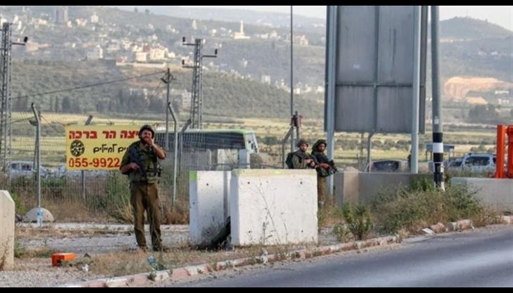 قوات الاحتلال تعتدي على عدد من العمال شرق القدس وتعتقل مواطنا