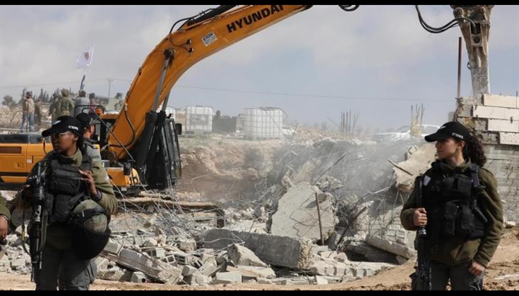 الاحتلال يهدم منزلا ومنشأة تجارية في القدس