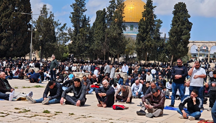 50 ألفًا يؤدون صلاة الجمعة في الأقصى رغم قيود الاحتلال