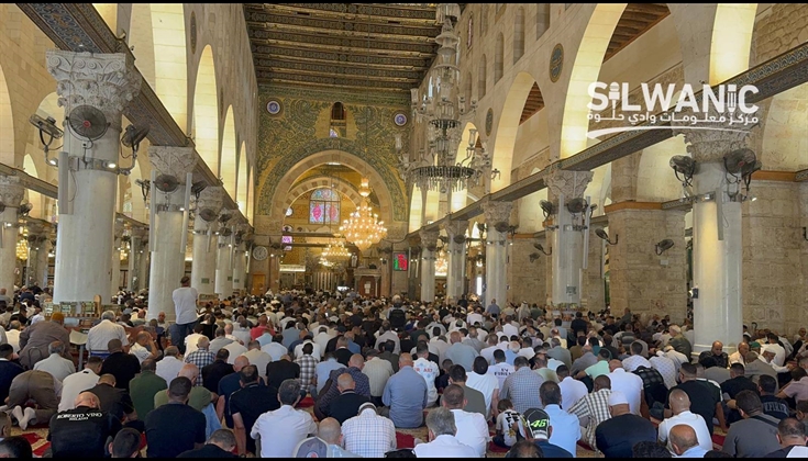 65 ألف مصلٍ يؤدون صلاة الجمعة في رحاب المسجد الأقصى